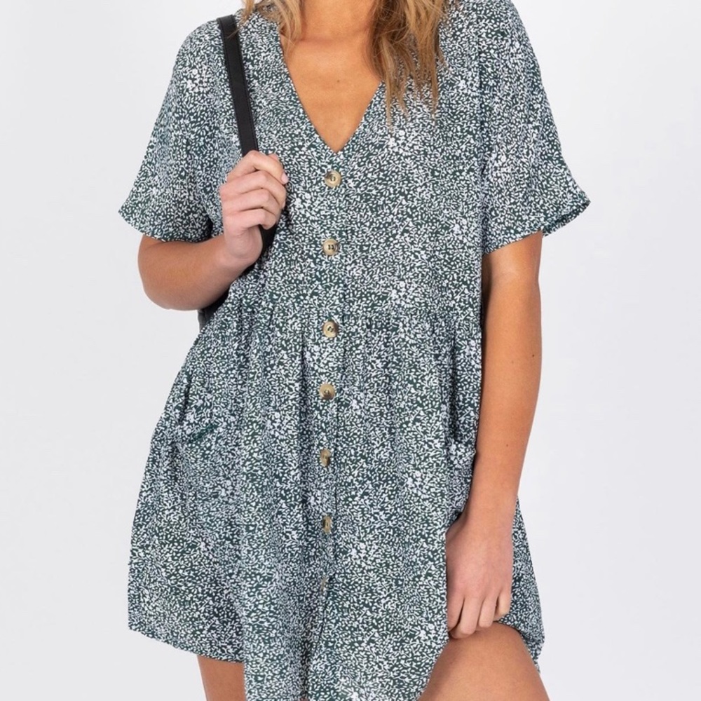 BRAND NEW princess polly button down dress